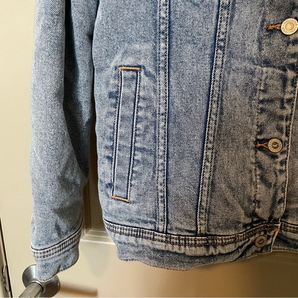 Hollister Women’s Oversized Sherpa Jacket - Picture 8 of 10